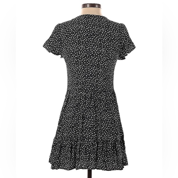 Forever 21 Black and White Flutter Sleeve Mini Sundress - Picture 2 of 4